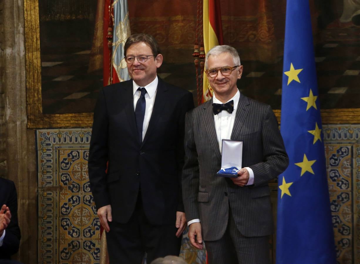 El presidente del Gobierno, Pedro Sánchez, ha puesto a la Comunitat Valenciana como ejemplo de «la mejor España», «la que se construye desde el diálogo y desde la suma de voluntades, la que prima la convivencia sobre el agravio territorial». Sánchez ha participado en el acto institucional de entrega de distinciones de la Generalitat Valenciana por el 9 d'Octubre.