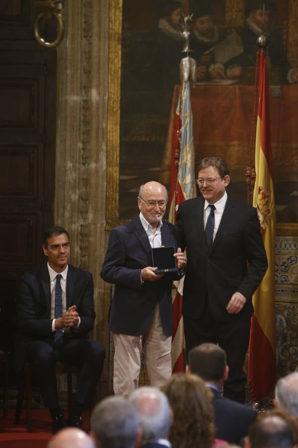 El presidente del Gobierno, Pedro Sánchez, ha puesto a la Comunitat Valenciana como ejemplo de «la mejor España», «la que se construye desde el diálogo y desde la suma de voluntades, la que prima la convivencia sobre el agravio territorial». Sánchez ha participado en el acto institucional de entrega de distinciones de la Generalitat Valenciana por el 9 d'Octubre.