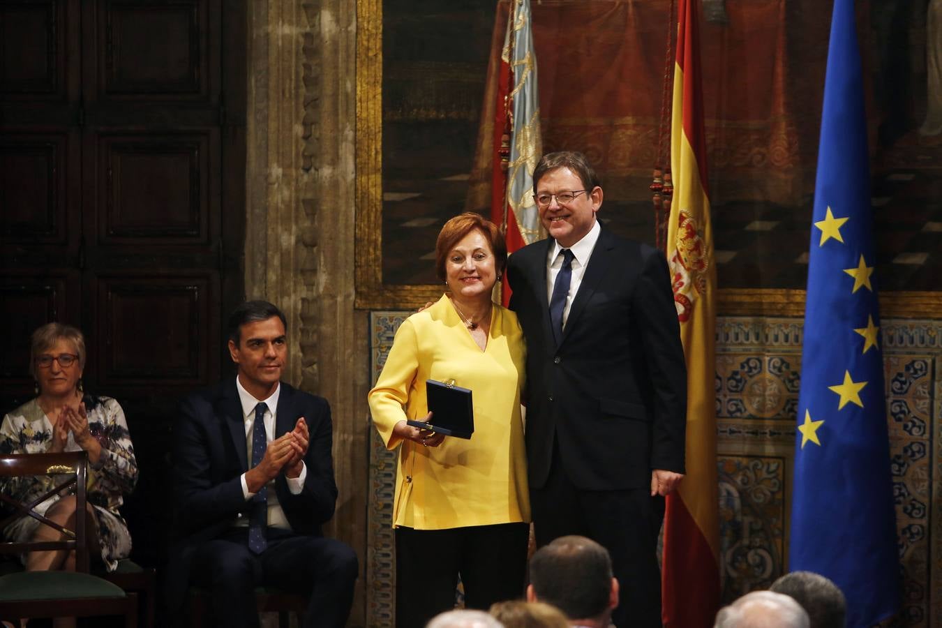 El presidente del Gobierno, Pedro Sánchez, ha puesto a la Comunitat Valenciana como ejemplo de «la mejor España», «la que se construye desde el diálogo y desde la suma de voluntades, la que prima la convivencia sobre el agravio territorial». Sánchez ha participado en el acto institucional de entrega de distinciones de la Generalitat Valenciana por el 9 d'Octubre.