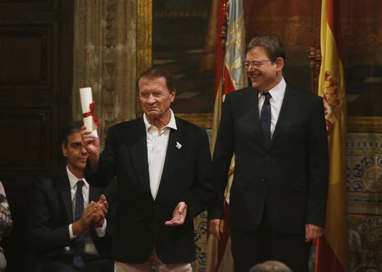 El presidente del Gobierno, Pedro Sánchez, ha puesto a la Comunitat Valenciana como ejemplo de «la mejor España», «la que se construye desde el diálogo y desde la suma de voluntades, la que prima la convivencia sobre el agravio territorial». Sánchez ha participado en el acto institucional de entrega de distinciones de la Generalitat Valenciana por el 9 d'Octubre.