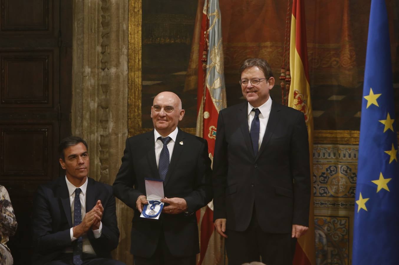 El presidente del Gobierno, Pedro Sánchez, ha puesto a la Comunitat Valenciana como ejemplo de «la mejor España», «la que se construye desde el diálogo y desde la suma de voluntades, la que prima la convivencia sobre el agravio territorial». Sánchez ha participado en el acto institucional de entrega de distinciones de la Generalitat Valenciana por el 9 d'Octubre.