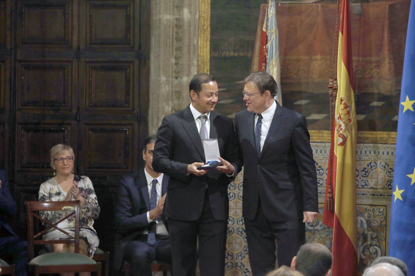 El presidente del Gobierno, Pedro Sánchez, ha puesto a la Comunitat Valenciana como ejemplo de «la mejor España», «la que se construye desde el diálogo y desde la suma de voluntades, la que prima la convivencia sobre el agravio territorial». Sánchez ha participado en el acto institucional de entrega de distinciones de la Generalitat Valenciana por el 9 d'Octubre.