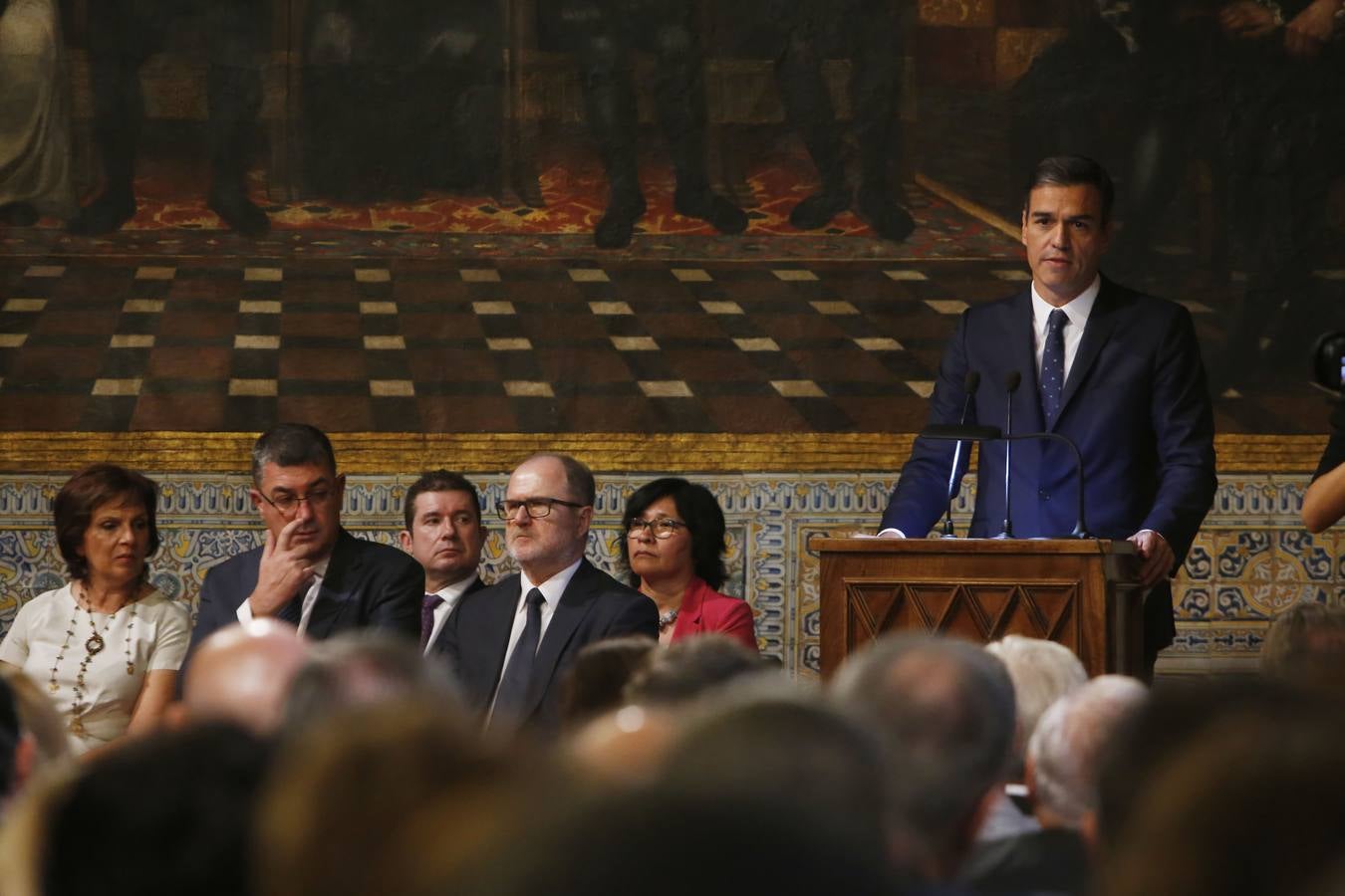 El presidente del Gobierno, Pedro Sánchez, ha puesto a la Comunitat Valenciana como ejemplo de «la mejor España», «la que se construye desde el diálogo y desde la suma de voluntades, la que prima la convivencia sobre el agravio territorial». Sánchez ha participado en el acto institucional de entrega de distinciones de la Generalitat Valenciana por el 9 d'Octubre.