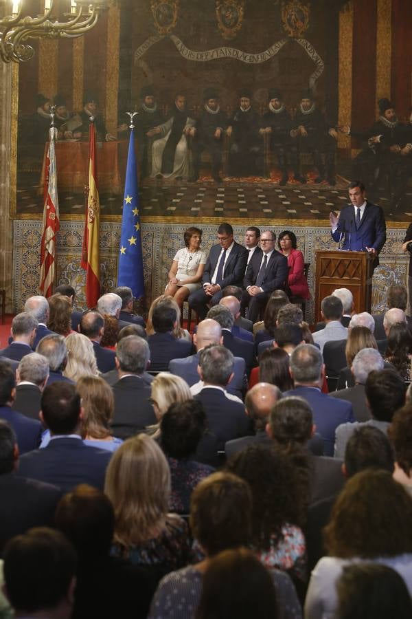 El presidente del Gobierno, Pedro Sánchez, ha puesto a la Comunitat Valenciana como ejemplo de «la mejor España», «la que se construye desde el diálogo y desde la suma de voluntades, la que prima la convivencia sobre el agravio territorial». Sánchez ha participado en el acto institucional de entrega de distinciones de la Generalitat Valenciana por el 9 d'Octubre.