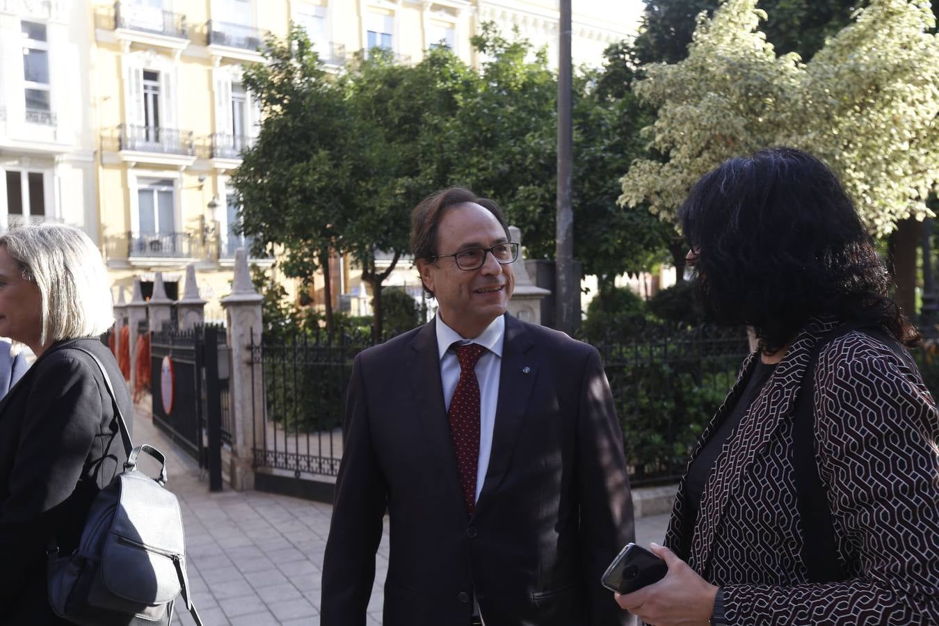 El presidente del Gobierno, Pedro Sánchez, ha puesto a la Comunitat Valenciana como ejemplo de «la mejor España», «la que se construye desde el diálogo y desde la suma de voluntades, la que prima la convivencia sobre el agravio territorial». Sánchez ha participado en el acto institucional de entrega de distinciones de la Generalitat Valenciana por el 9 d'Octubre.