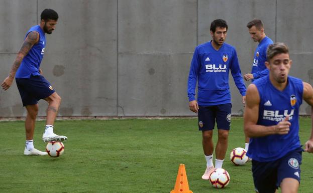 Paulista, Parejo y Garay durante un entrenamiento en septiembre.