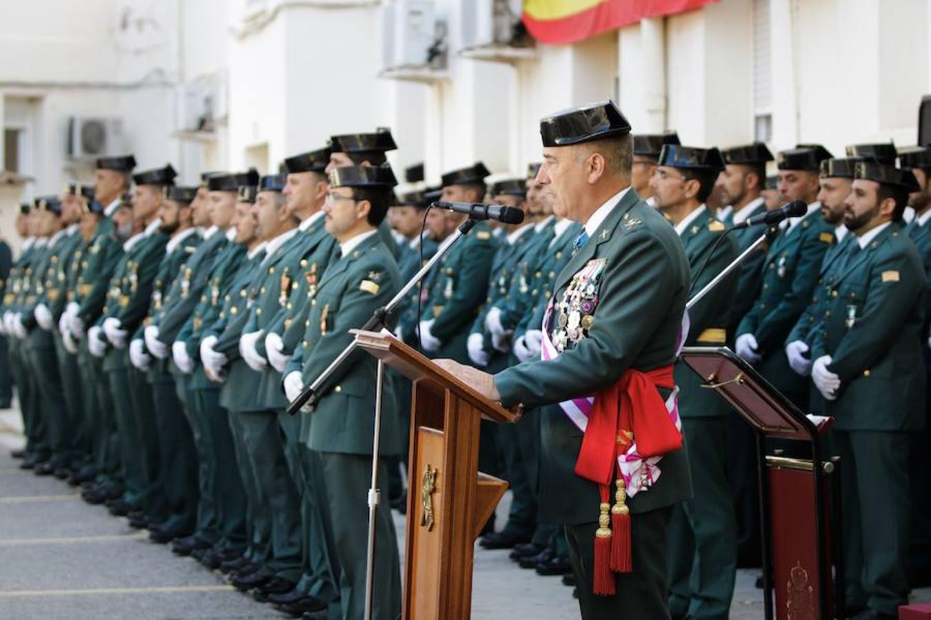 La Guardia Civil ha rendido homenaje a su patrona, la Virgen del Pilar, en el cuartel de Cantarranas. Después de la misa ha tenido lugar la entrega de condecoraciones, homenaje a los caídos y un desfile militar.