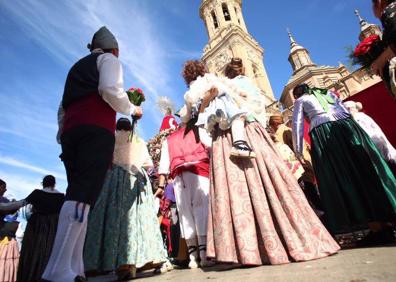 Imagen secundaria 1 - Ofrenda multitudinaria en Zaragoza. 