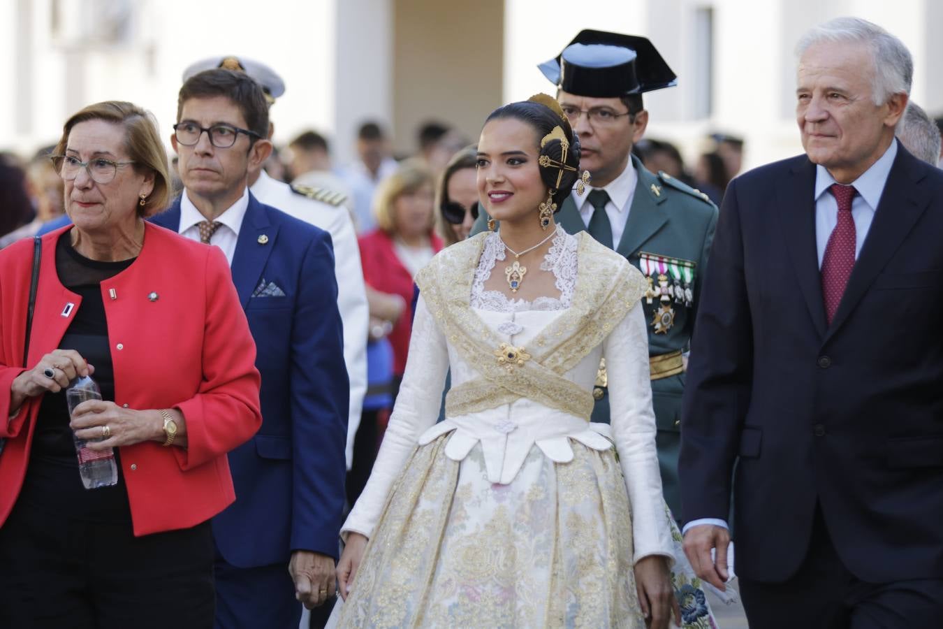 La Guardia Civil ha rendido homenaje a su patrona, la Virgen del Pilar, en el cuartel de Cantarranas. Después de la misa ha tenido lugar la entrega de condecoraciones, homenaje a los caídos y un desfile militar.