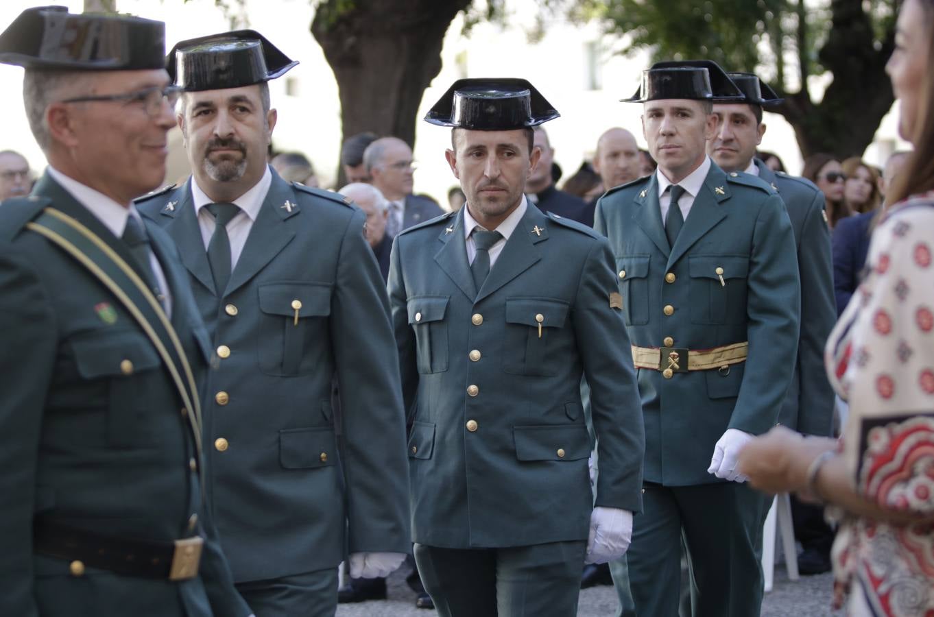 La Guardia Civil ha rendido homenaje a su patrona, la Virgen del Pilar, en el cuartel de Cantarranas. Después de la misa ha tenido lugar la entrega de condecoraciones, homenaje a los caídos y un desfile militar.