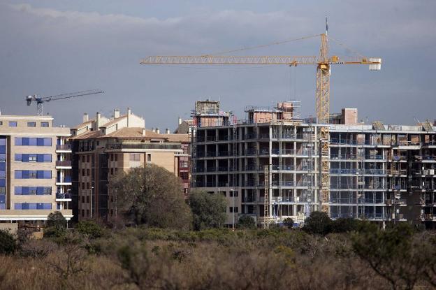  Obras. Construcción de nuevos bloques de viviendas en Castellón de la Plana. 