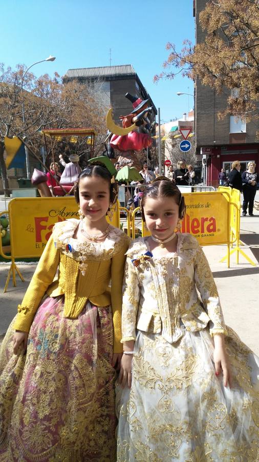 El álbum de fotos de la fallera mayor infantil de Valencia 2019, Sara Larrazábal (izquierda).