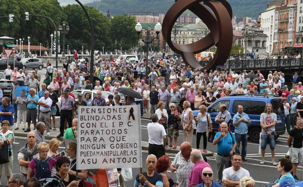 Concentración de pensionistas en Bilbao.