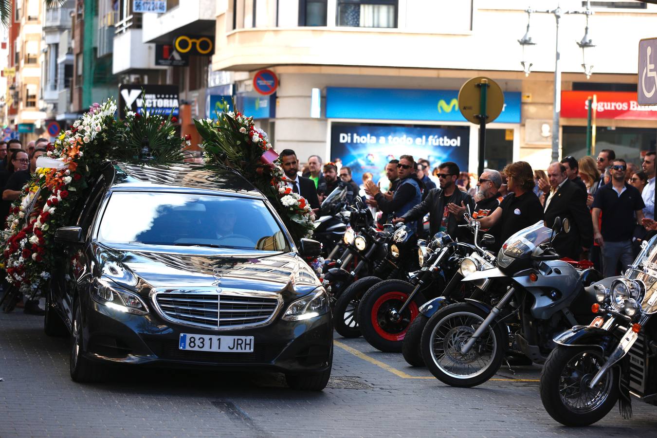 Despedida del mundo del motociclismo, la hostelería y de toda Cullera a Salvador Gascón.