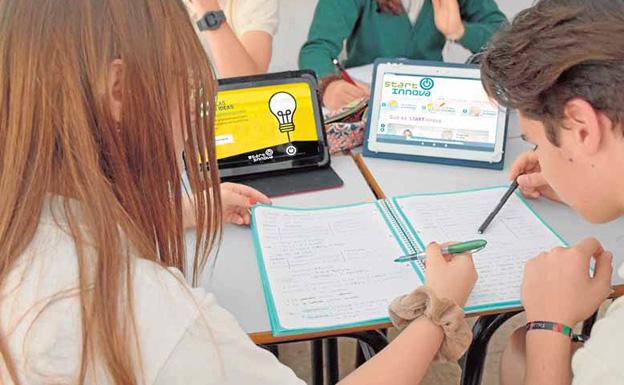 Los participantes en este proyecto son alumnos de 16 a 18 años, principalmente. Los estudiantes tendrán apoyo de los docentes a lo largo de todo el proceso.