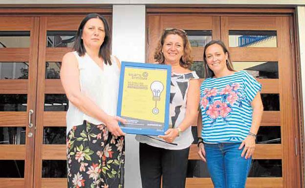 Victoria Navarro, directora de Secundaria y Bachiller; Amparo Vara, jefa de Departamento de Orientación y Míriam Pérez-Sauquillo, promotora del proyecto.