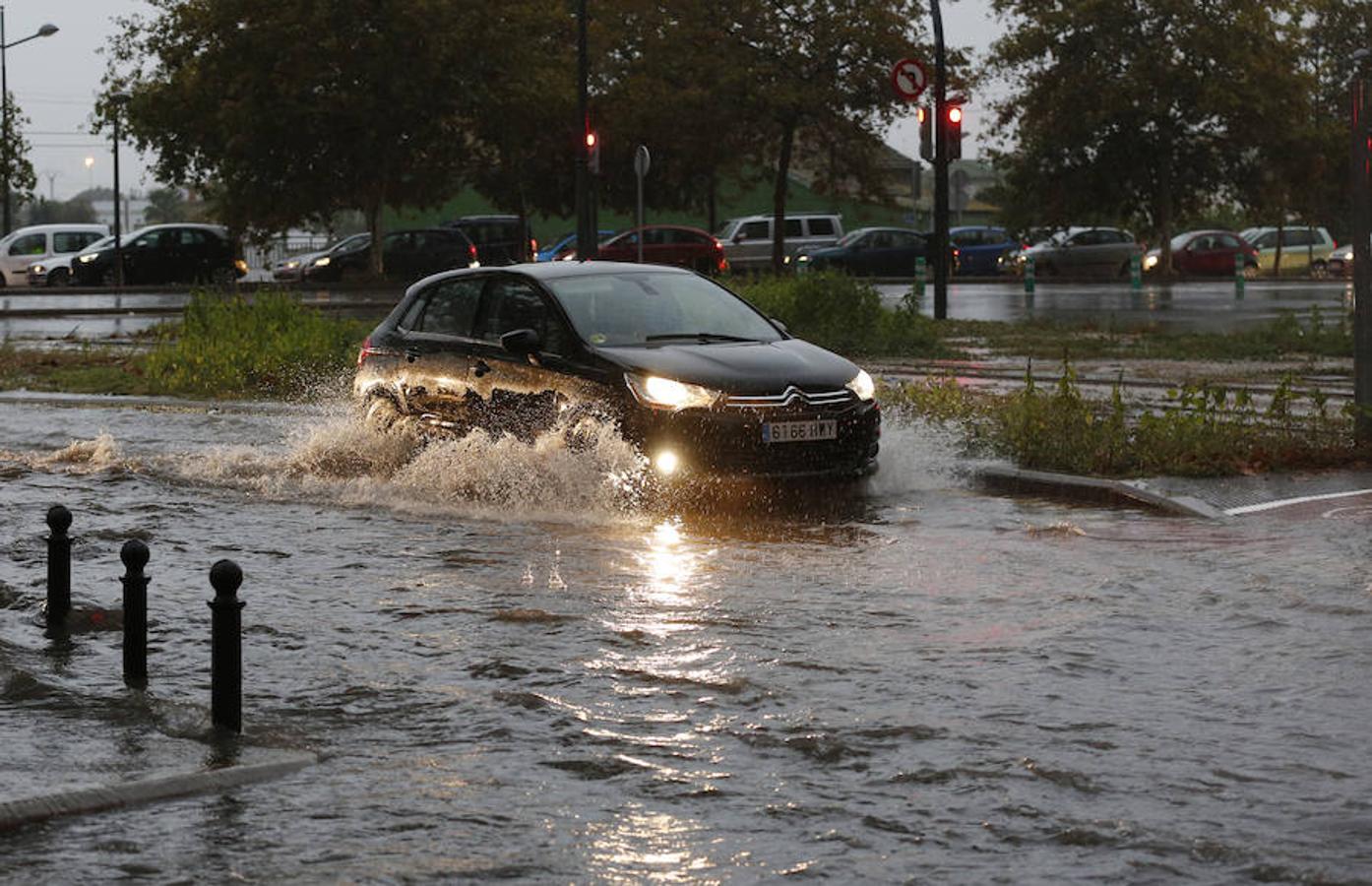 El bulevar sur, inundado por la gota fría.