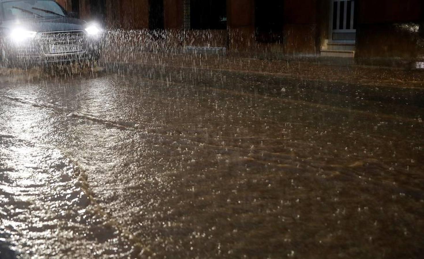 La ciudad de Valencia, inundada por la gota fría.