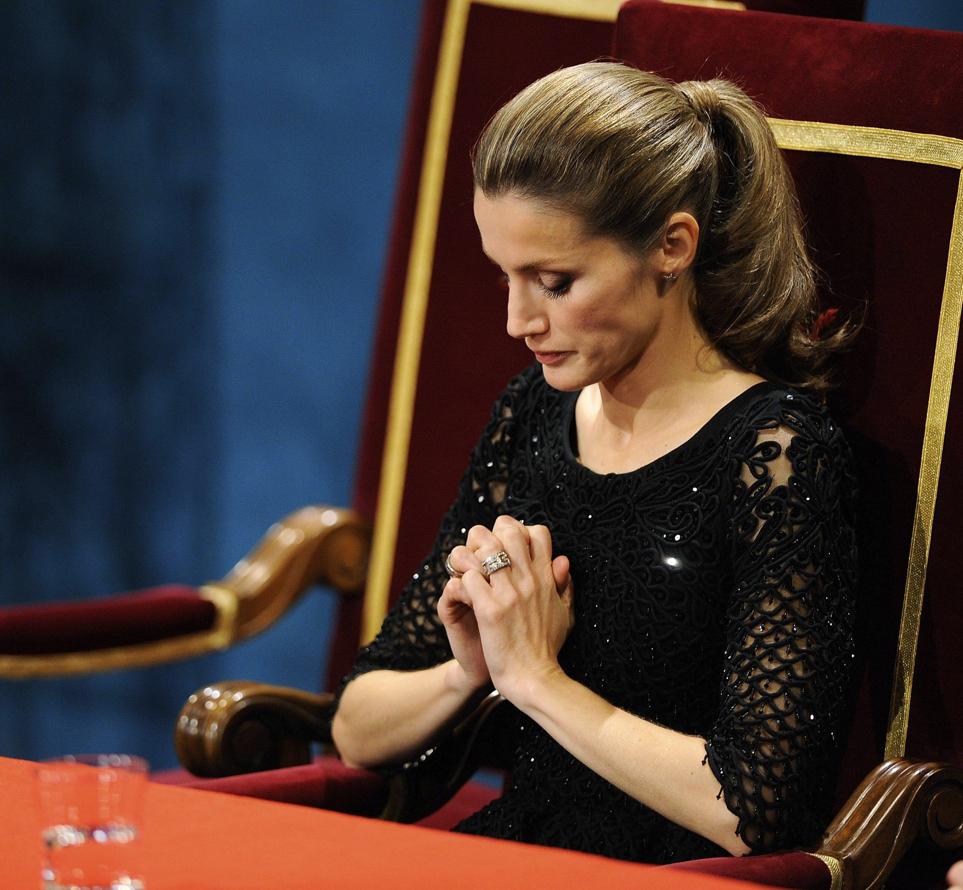 Doña Letizia durante la entrega de los Premios Príncipe de Asturias del año 2010 en el Teatro Campoamor de Oviedo 