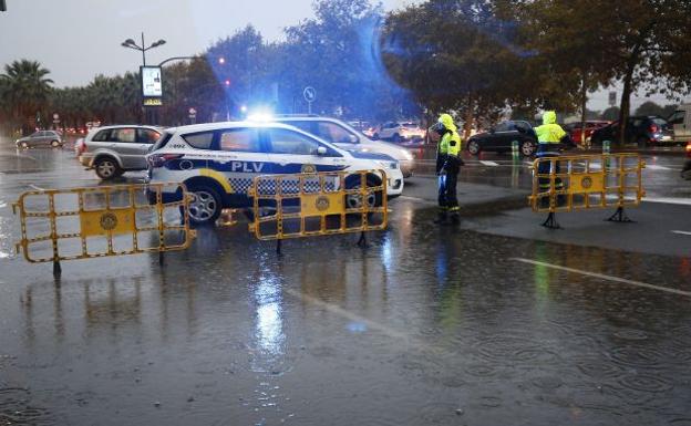 Policía Local en una emergencia en la ciudad de Valencia.