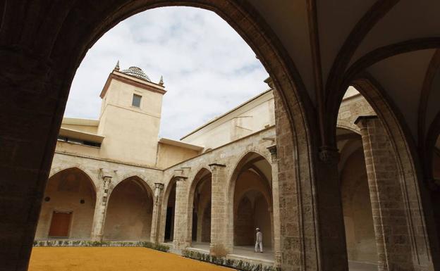 Claustro gótico del Centro del Carmen, que ha cerrado por las fuertes lluvias 