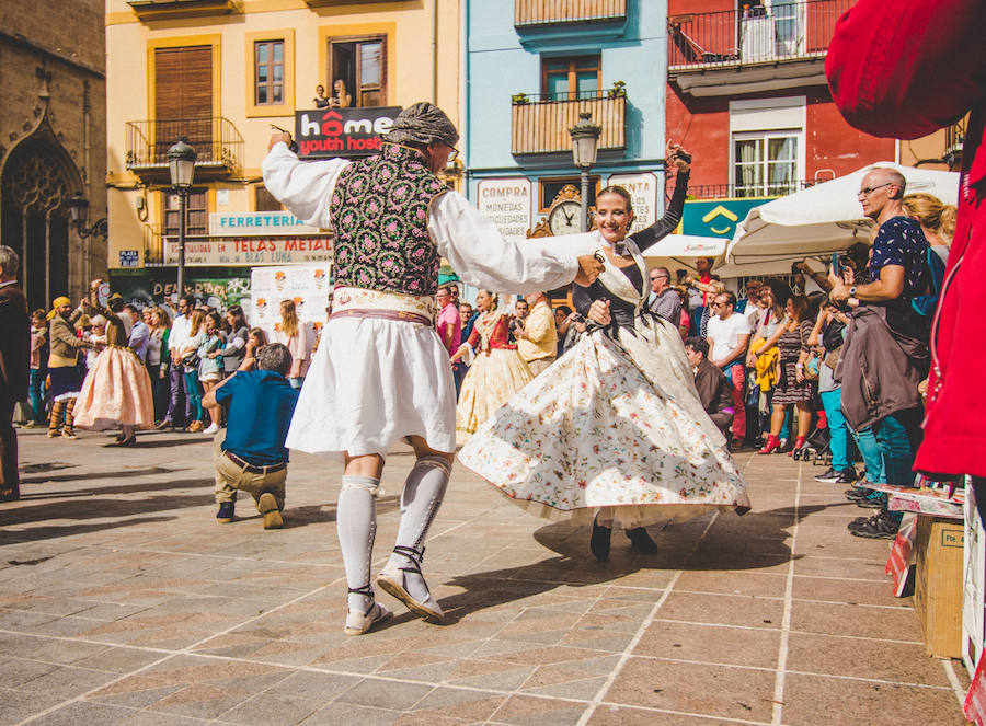 Nunca se había celebrado un acto con semejantes características. Hasta ocho falleras mayores de Valencia, de la última década, estaban confirmadas para danzar ante la Lonja de la Seda de la ciudad de Valencia. El acto se ha celebrado dentro del 150 aniversario de la Falla plaza del Doctor Collado y han participado Pilar Giménez (FMV 2010), Sandra Muñoz (FMV 2012), Begoña Jiménez (FMV 2013), Carmen Sancho (FMV 2014), Estefanía López (FMV 2015), Alicia Moreno (FMV 2016), Raquel Alario (2017) y Rocio Gil (FMV 2018).