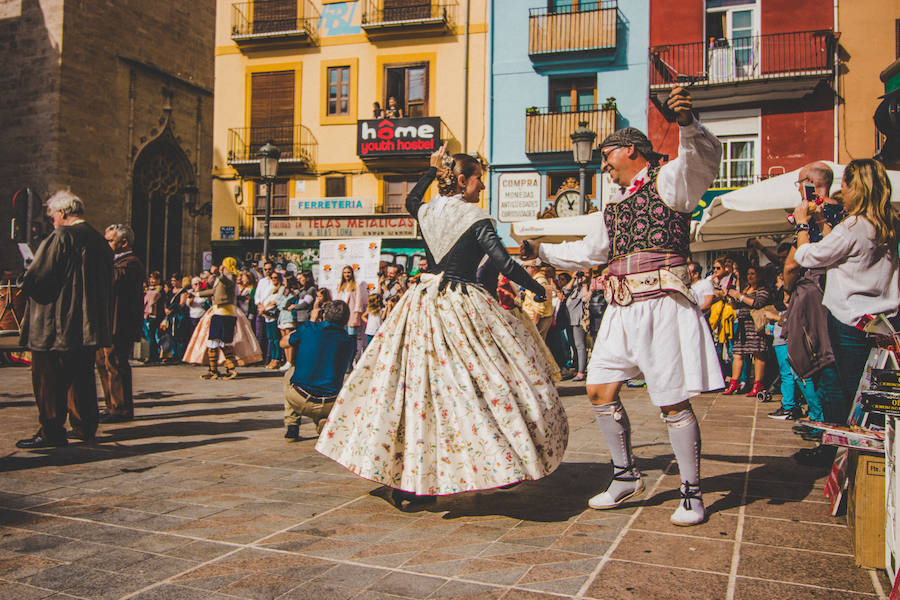 Nunca se había celebrado un acto con semejantes características. Hasta ocho falleras mayores de Valencia, de la última década, estaban confirmadas para danzar ante la Lonja de la Seda de la ciudad de Valencia. El acto se ha celebrado dentro del 150 aniversario de la Falla plaza del Doctor Collado y han participado Pilar Giménez (FMV 2010), Sandra Muñoz (FMV 2012), Begoña Jiménez (FMV 2013), Carmen Sancho (FMV 2014), Estefanía López (FMV 2015), Alicia Moreno (FMV 2016), Raquel Alario (2017) y Rocio Gil (FMV 2018).