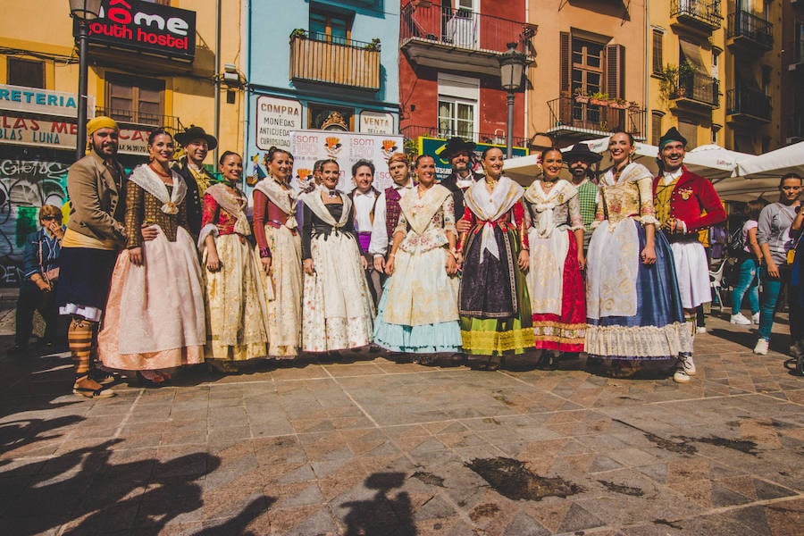 Nunca se había celebrado un acto con semejantes características. Hasta ocho falleras mayores de Valencia, de la última década, estaban confirmadas para danzar ante la Lonja de la Seda de la ciudad de Valencia. El acto se ha celebrado dentro del 150 aniversario de la Falla plaza del Doctor Collado y han participado Pilar Giménez (FMV 2010), Sandra Muñoz (FMV 2012), Begoña Jiménez (FMV 2013), Carmen Sancho (FMV 2014), Estefanía López (FMV 2015), Alicia Moreno (FMV 2016), Raquel Alario (2017) y Rocio Gil (FMV 2018).