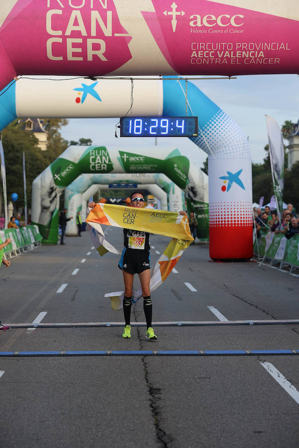 Un total de 10.049 personas han participado en 'Valencia contra el Cáncer' este 21 de octubre, una III edición de récord que ha logrado recaudar 50.245€ para luchar contra la enfermedad. En lo que llevamos de 2018, RunCáncer ya alcanza los 255.556€ de recaudación que se destinarán íntegramente a proyectos de investigación oncológica