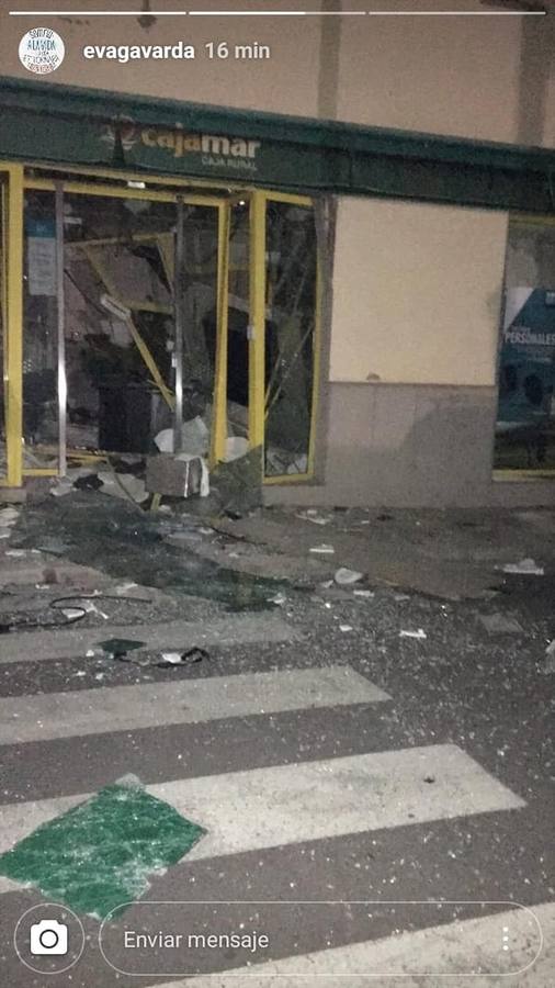 La Guardia Civil busca a los autores de un robo contra un banco en Gavarda. Los ladrones usaron explosivos para reventar el cajero automático.