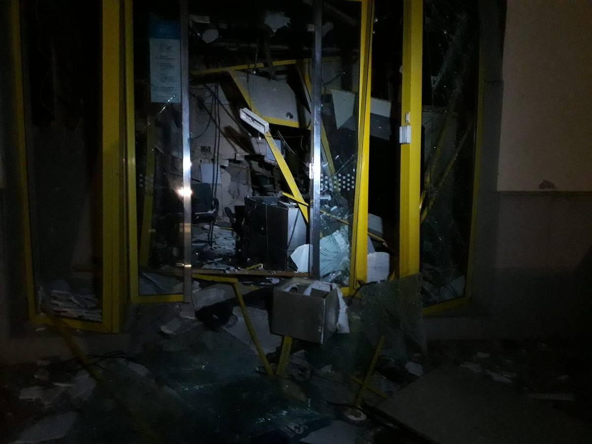 La Guardia Civil busca a los autores de un robo contra un banco en Gavarda. Los ladrones usaron explosivos para reventar el cajero automático.