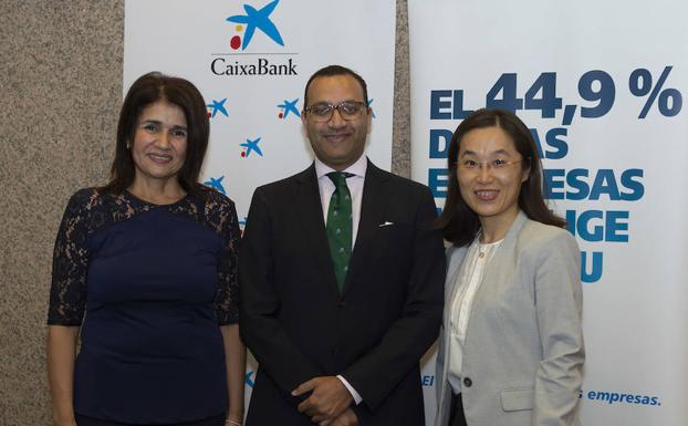 Los directores de las oficinas de Caixabank en Argelia, Emiratos Árabes y China.