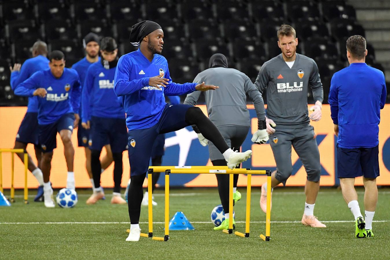 Entrenamientos y ruedas de prensa del Valencia CF y el Young Boys previos al partido de Champions League del martes 23 de octubre (18:55 h).