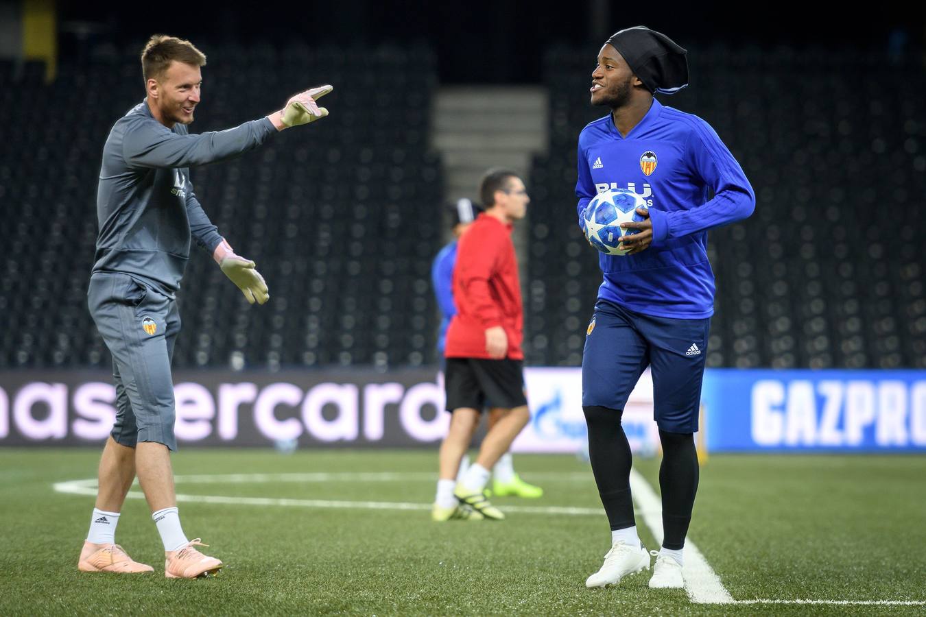 Entrenamientos y ruedas de prensa del Valencia CF y el Young Boys previos al partido de Champions League del martes 23 de octubre (18:55 h).