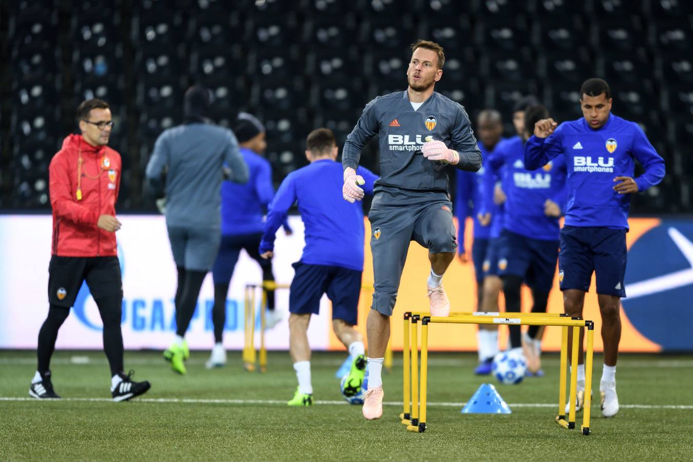 Entrenamientos y ruedas de prensa del Valencia CF y el Young Boys previos al partido de Champions League del martes 23 de octubre (18:55 h).