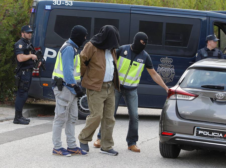 Fotos: La Policía detiene a dos yihadistas en Alaquàs y Cocentaina