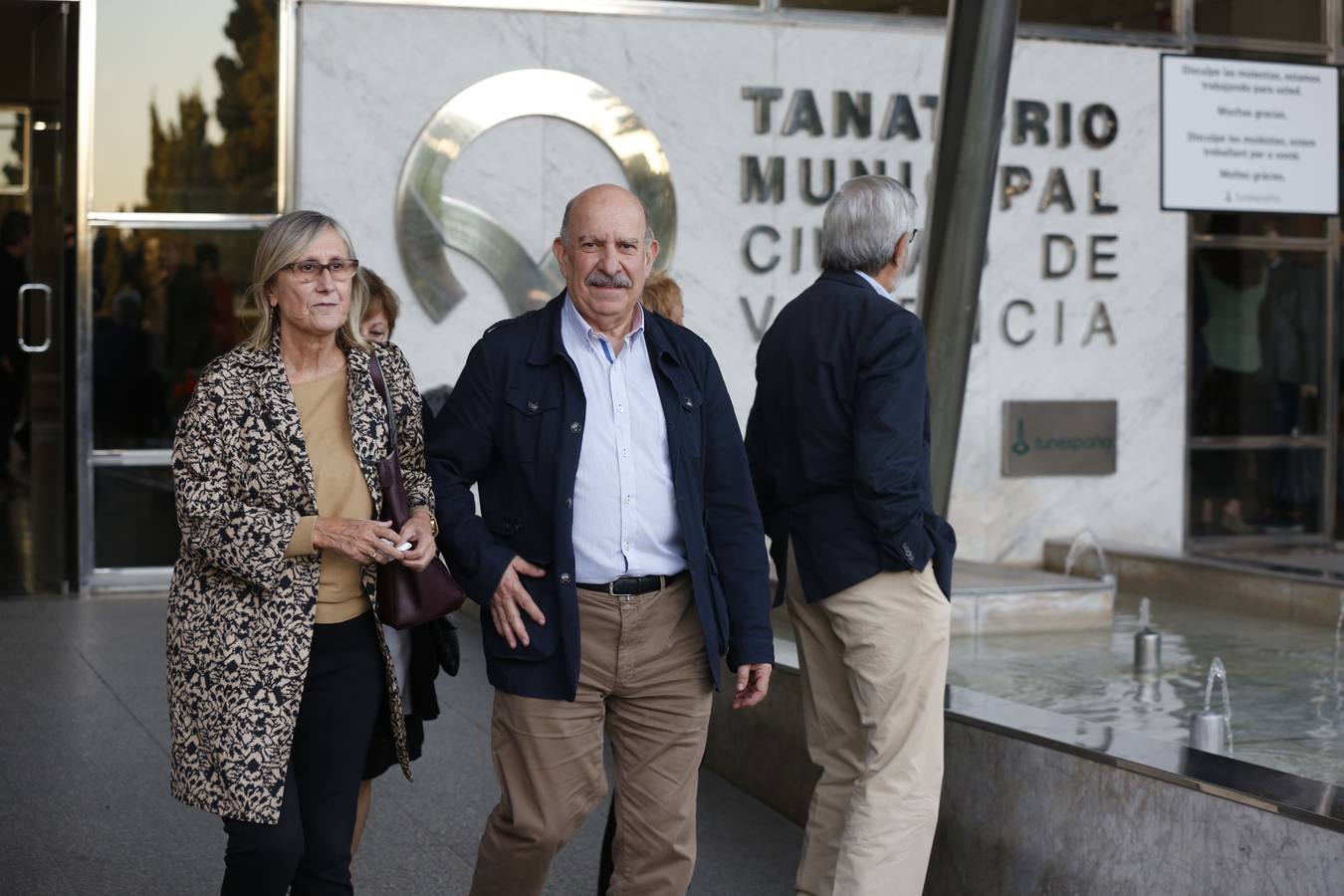 La capilla ardiente de la política, profesora y escritora valenciana Carmen Alborch, en el Tanatorio Municipal de Valencia, ha recibido este jueves a numerosos representantes de la política, la cultura y la sociedad valenciana y española.