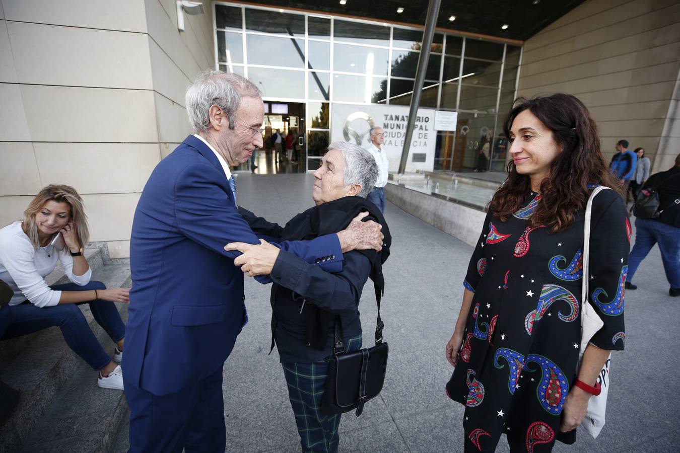 La capilla ardiente de la política, profesora y escritora valenciana Carmen Alborch, en el Tanatorio Municipal de Valencia, ha recibido este jueves a numerosos representantes de la política, la cultura y la sociedad valenciana y española.