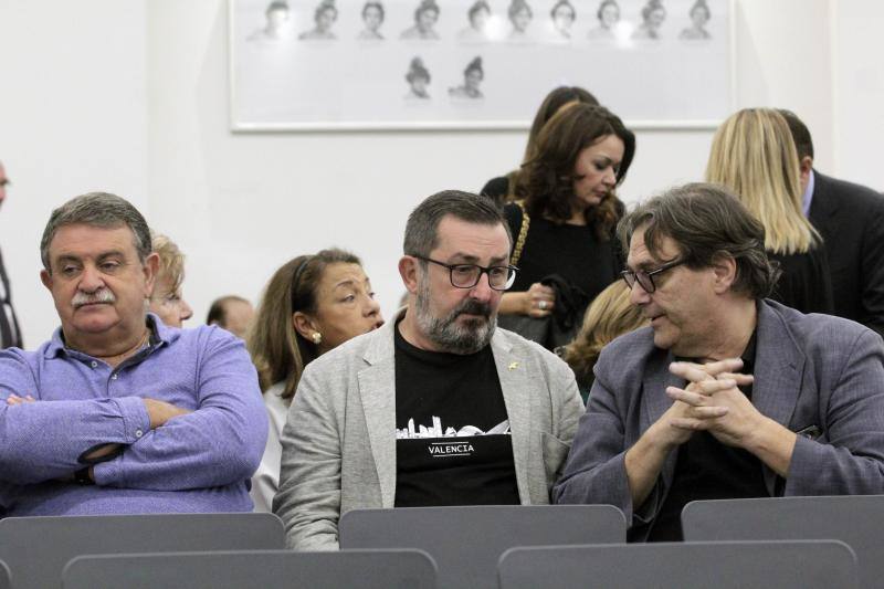 Convento Jerusalén crea una publicación del 125 aniversario. La obra de 268 páginas, presentada en el casal, incluye 909 fotografías y artículos de Luz Fos y Laura Segura, falleras mayores de Valencia 