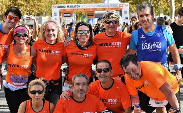 Galería. Grupo Neves Stop Runner en la llegada a meta del Medio Maratón Valencia 2018.