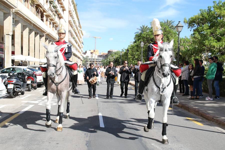 Un año más la Agrupación de Fallas del Marítimo ha rendido su Homenaje a la Real Senyera en las Atarazanas de Valencia este domingo 28 de octubre. El acto ha contado con las 46 comisiones de la Agrupación, así como con las falleras mayores de Valencia 2019, Marina Civera y Sara Larrazábal, quienes fueron las encargadas de izar la Senyera. El mantenedor ha sido Josep García Bosch, vicepresidente de Junta Central Fallera y Coordinador de los Vestidores de la Virgen de los Desamparados. Tras sus palabras y la entrega de recuerdos a los Grupos de Bailes participantes, se cerró el acto con las palabras del Presidente de la Agrupación de Fallas del Marítimo, Pepe Pastor Gimeno y la interpretación del Himno Regional.