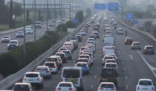 Retención en la CV-35, uno de los accesos a Valencia. 