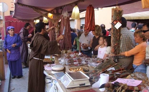 Imagen principal - Anteriores ediciones de la Feria de Todos los Santos de Cocentaina.