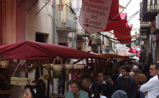 Imagen principal - Anteriores ediciones de la Feria de Todos los Santos de Cocentaina.