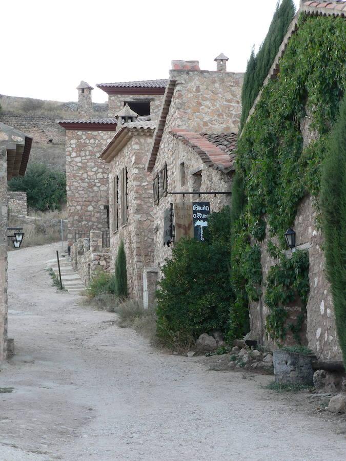 Riopar (Albacete): esta localidad manchega presenta un espectáculo paisajístico digno de admirar: el nacimiento del río Mundo, que se precipita desde la cueva de los Chorros a más de 200 metros de altura. Tras su visita, cualquier tópico sobre la provincia y sus paisajes secos, llanos y de estepa desaparecerá por completo.