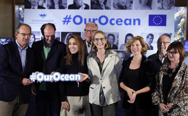 Imagen principal - El mensaje de Ana Belén y el Oceanogràfic contra la contaminación del océano