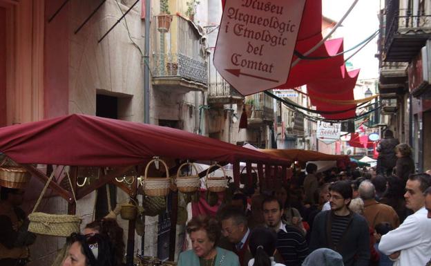 La tradicional Feria de Todos los Santos de Cocentaina es el plan perfecta para probar gastronomía de la localidad y de otras partes del mundo. 