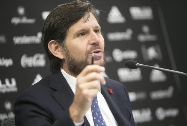 Mateo Alemany, durante su comparecencia de ayer en Mestalla. 