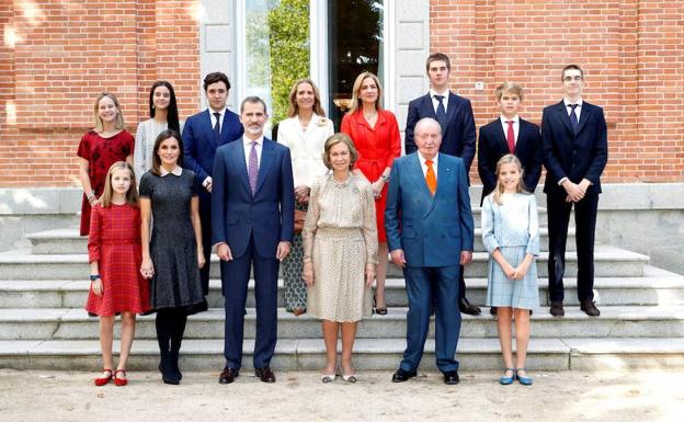 La Familia Real posa en el almuerzo del 80 aniversario de doña Sofía.