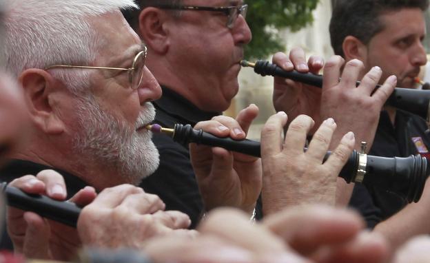 Dos 'dolçainers' durante un acto. 